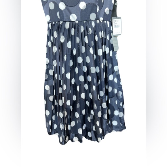 🆕 💙 NWT ADRIANNA PAPELL Navy & White Polka Dot Fit & Flare Dress | Size 4 - Picture 3 of 12